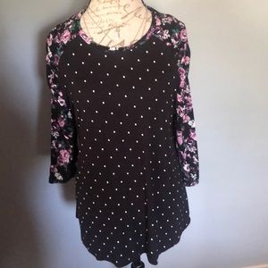 Pull over top with 3/4 length sleeve